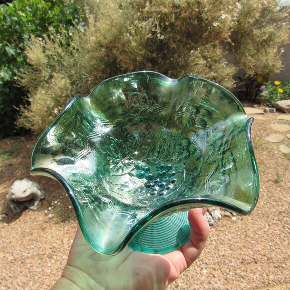 Vintage Mint Green Carnival Glass Dish - Picture 7 of 7